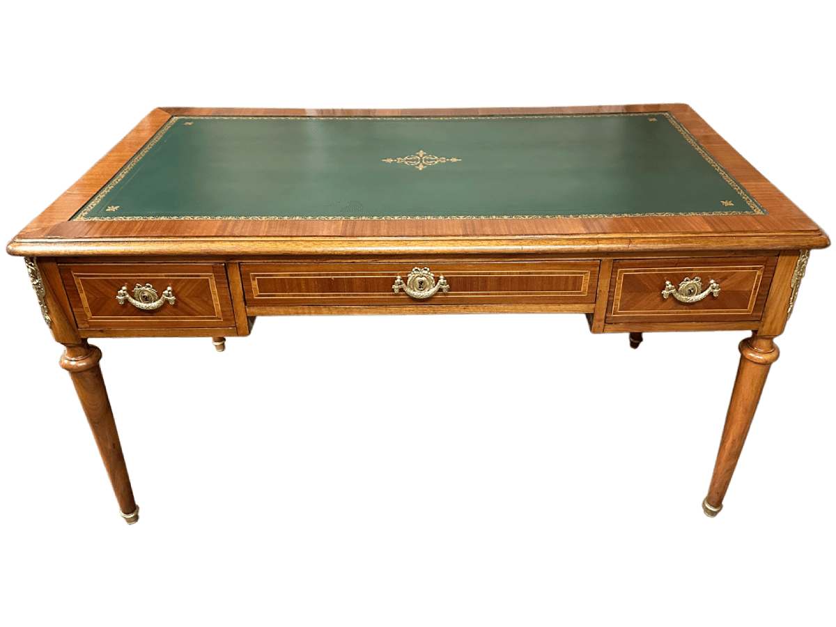 Après restauration. Bureau de style Louis XVI Après restauration. Bureau de style Louis XVI