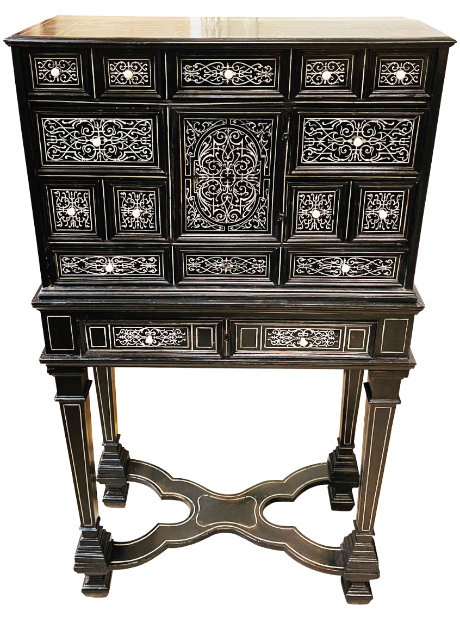 Avant restauration. Cabinet du XIX ème siècle